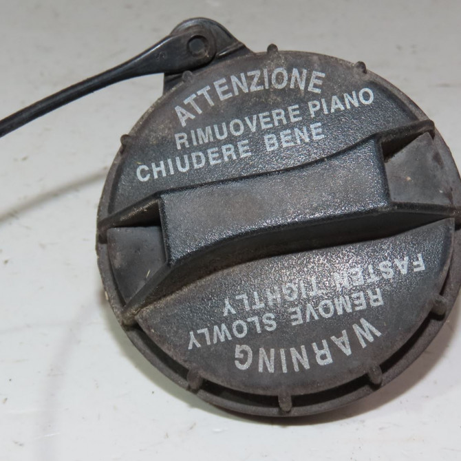 Bouchon reservoir a carburant occasion  Hyundai I20 I (PB, PBT) 1.2 (2008-2012)   3101038600  1