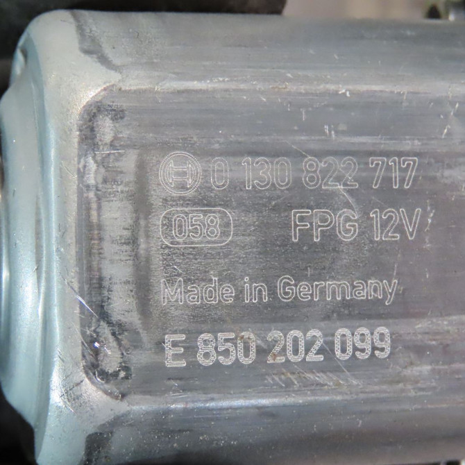 Mecanisme+moteur leve-glace avg occasion  Skoda SUPERB III (3V3) 1.6 tdi (2015)   3V0837461A  3