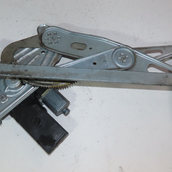 Mecanisme+moteur leve-glace avg occasion  Renault MEGANE III 3/5 portes (BZ0/1_, B3_) 1.5 dci (bz09, bz0d, bz1w, bz29, bz14) (2009) 5 portes   807216718R  1