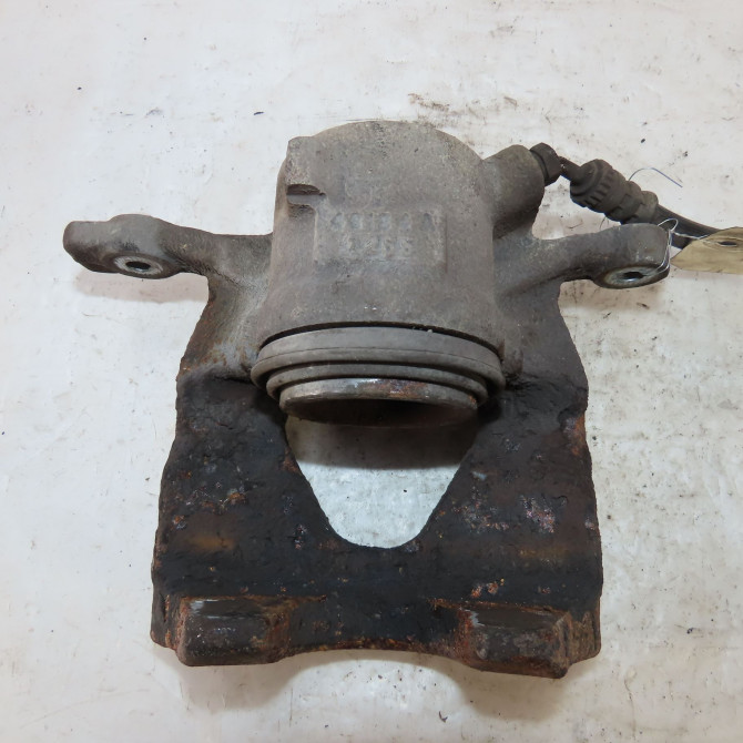 Etrier de frein avant droit occasion  Bmw 2 Gran Tourer (F46) 216 d (2014)   34116860264  4