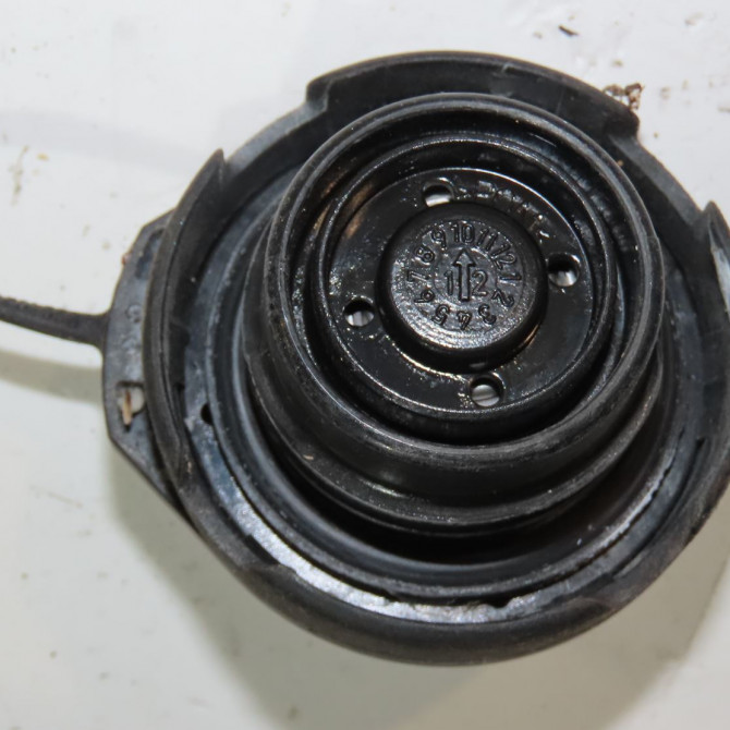 Bouchon reservoir a carburant occasion  Volkswagen vw POLO V (6R1, 6C1) 1.2 tdi (2009) 5 portes   6R0201550H  2