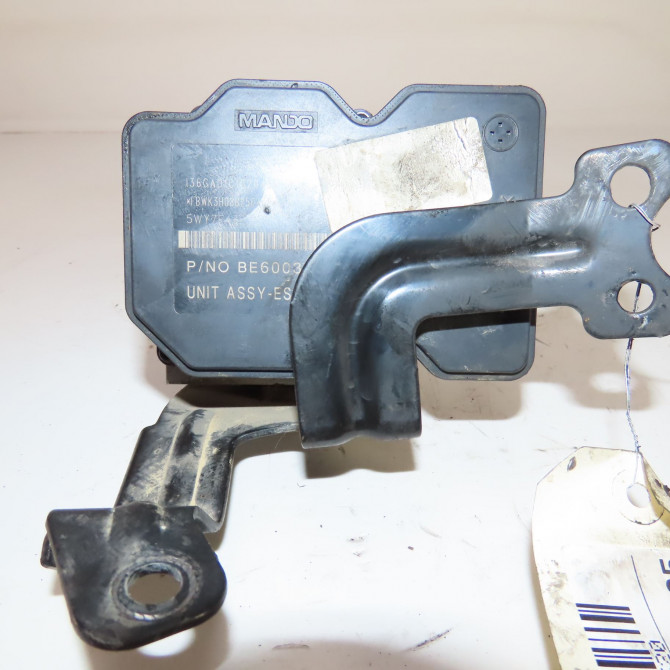 Unité hydraulique ABS occasion  Kia SPORTAGE III (SL) 1.7 crdi (2010)   589203U310  2