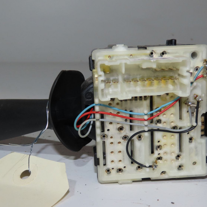 Commande essuie glace occasion  Renault TWINGO III (BCM_, BCA_) 1.0 sce 65 (bcmj) (2019)   252604496R  3