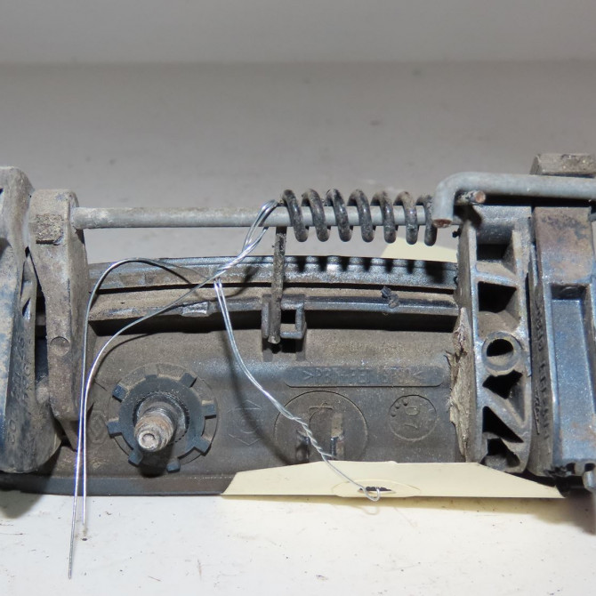 Poignee ext porte avg occasion  Renault CLIO II (BB_, CB_) 1.2 16v (bb05, bb0w, bb11, bb27, bb2t, bb2u, bb2v, cb05,... (2001-2016) 3 portes   7701471883  2