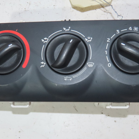 Commande de chauffage occasion  Renault CLIO II (BB_, CB_) 1.2 (bb0a, bb0f, bb10, bb1k, bb28, bb2d, bb2h, cb0a,... (1998-2010) 5 portes   7701067034 