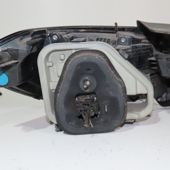 Feu arrière droit occasion  Peugeot 208 II (UB_, UP_, UW_, UJ_) 1.2 puretech 100 (2019) 5 portes   9823216580  3