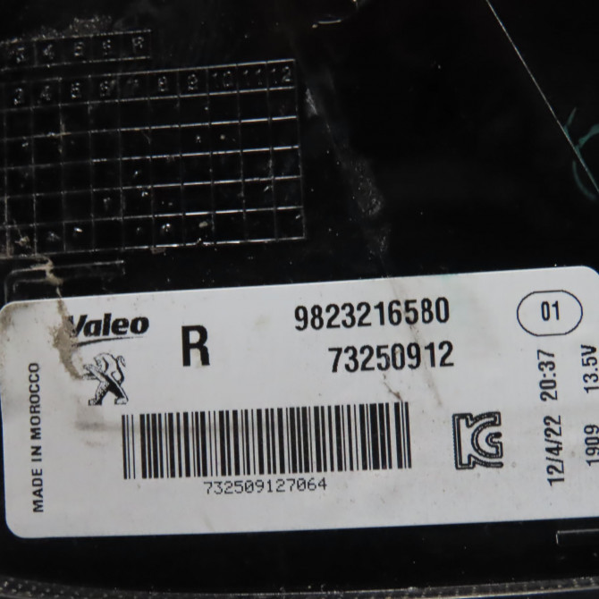 Feu arrière droit occasion  Peugeot 208 II (UB_, UP_, UW_, UJ_) 1.2 puretech 100 (2019) 5 portes   9823216580  2