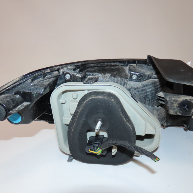 Feu arrière droit occasion  Peugeot 208 II (UB_, UP_, UW_, UJ_) 1.2 puretech 100 (2019) 5 portes   9823216580  3