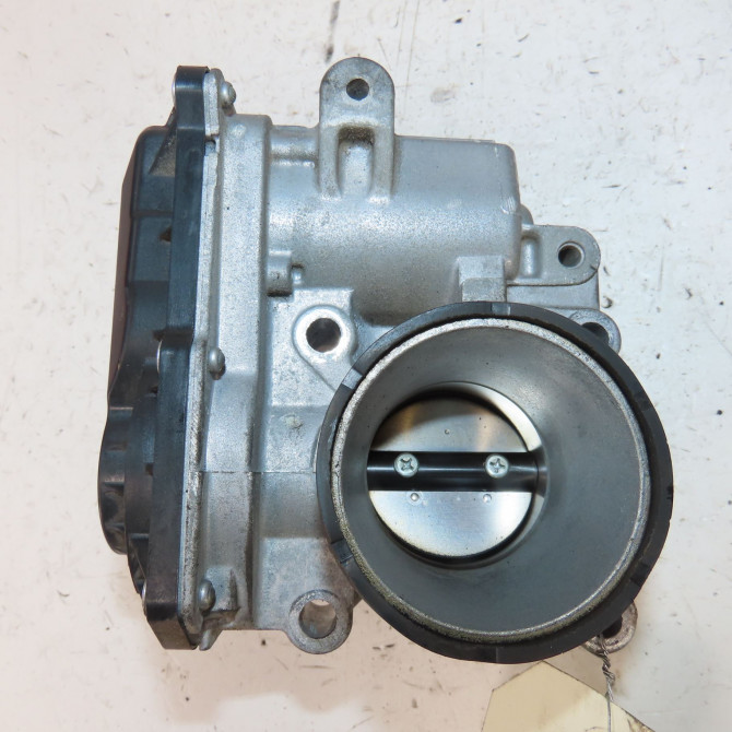 Boitier papillon occasion  Renault CLIO II (BB_, CB_) 1.2 16v (bb05, bb0w, bb11, bb27, bb2t, bb2u, bb2v, cb05,... (2001-2016) 3 portes   8200568712  1