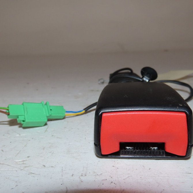 Ancrage ceinture avant gauche occasion  Volkswagen vw POLO V (6R1, 6C1) 1.2 tsi 16v (2014-2017) 5 portes   6R4857755AQVZ  2