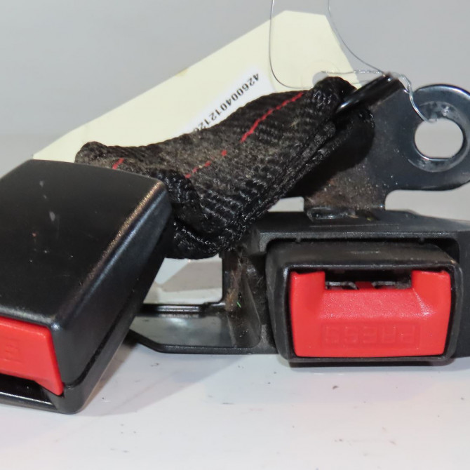 Ancrage ceinture arrière droit occasion  Renault CLIO III (BR0/1, CR0/1) 1.5 dci (br17, cr17) (2005-2012) 5 portes   8200684017  1