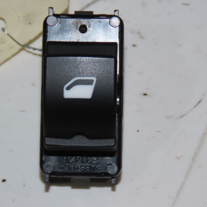 Commande leve-glace porte arrière droite occasion  Opel CROSSLAND X / CROSSLAND (P17, P2QO) 1.2 (75) (2017)   96762292ZD  1