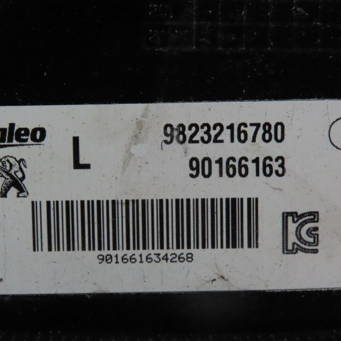 Feu arrière gauche occasion  Peugeot 208 II (UB_, UP_, UW_, UJ_) 1.5 bluehdi 100 (2019)   9823216780  3