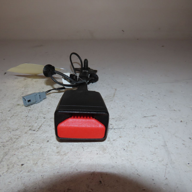 Ancrage ceinture avant droit occasion  Renault CLIO V (B7_) Tce 90 (b7mt) (2020)   878168815R  1