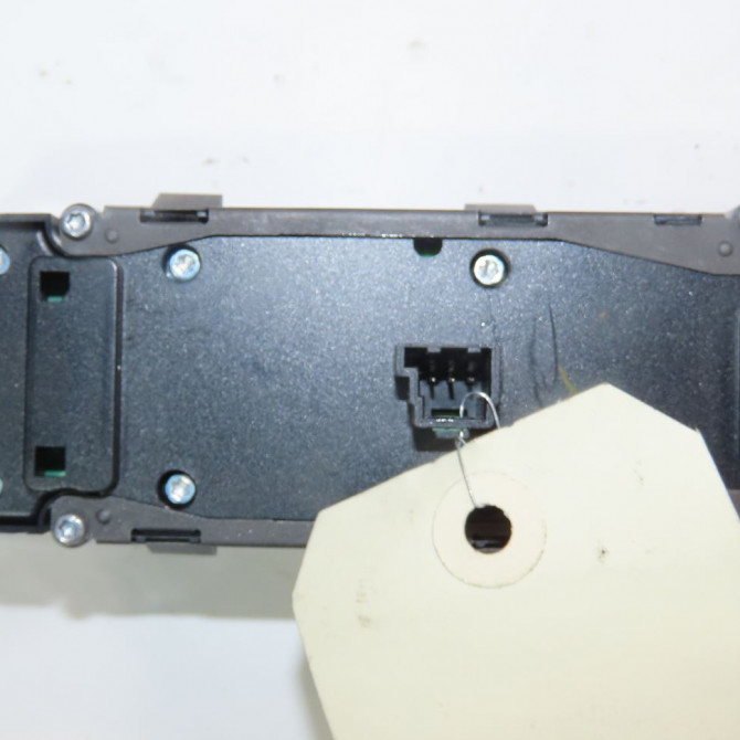 Commande lève-glace porte avant gauche occasion  Mercedes-benz CLASSE M (W166) Ml 250 cdi / bluetec 4-matic (166.004, 166.003) (2011-2015)   16690544009107  2