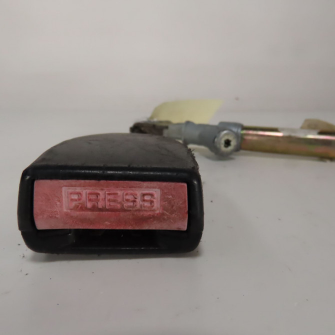 Ancrage ceinture avant droit occasion  Renault CLIO II (BB_, CB_) 1.5 dci (b/cb07) (2001-2009) 3 portes   8200703361  1