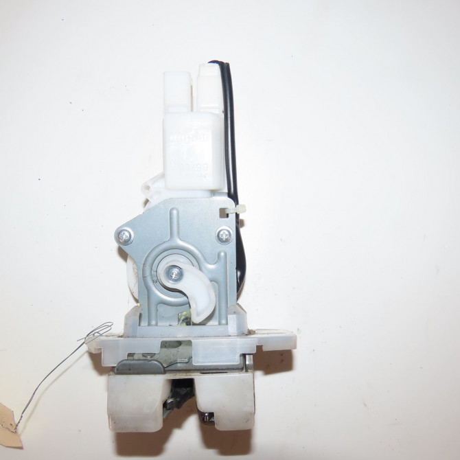 Serrure hayon occasion  Suzuki SWIFT III (MZ, EZ) 1.3 (rs 413) (2005)   8251063J01  2