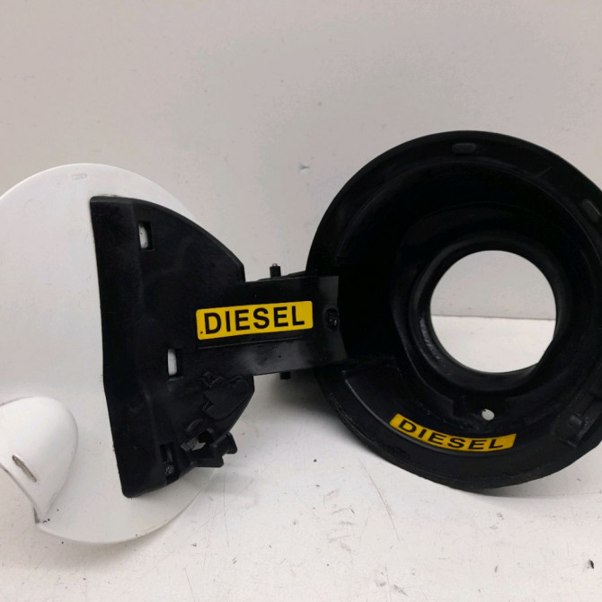 Volet de trappe carburant occasion  Citroën C3 II (SC_) 1.4 hdi 70 (sc8hzc, sc8hr0, sc8hp4) (2009) 5 portes   1517H3  4