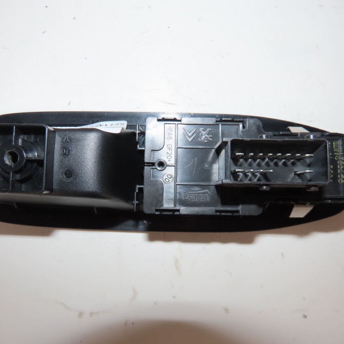 Commande lève-glace porte avant gauche occasion  Peugeot 208 I (CA_, CC_) 1.6 gti (2012)   96758210ZD  2