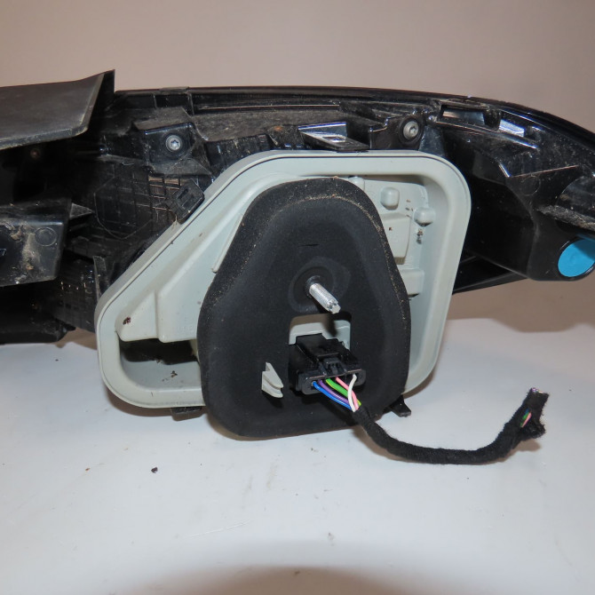 Feu arrière droit occasion  Peugeot 208 II (UB_, UP_, UW_, UJ_) 1.2 puretech 75 (2019)   9823216580  2