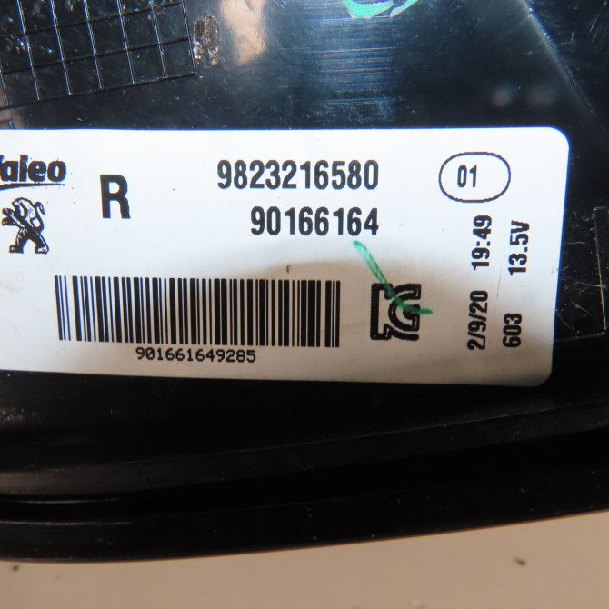 Feu arrière gauche occasion  Peugeot 208 II (UB_, UP_, UW_, UJ_) 1.2 puretech 75 (2019)   9823216580  2