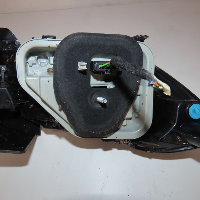 Feu arrière gauche occasion  Peugeot 208 II (UB_, UP_, UW_, UJ_) 1.2 puretech 75 (2019)   9823216580  3