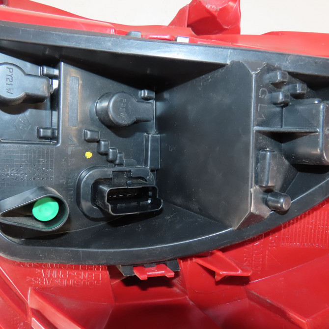 Feu arrière gauche occasion  Renault CLIO IV (BH_) 1.2 16v (bha1, bhak, bhmg, bhmk) (2015)   8200886944  3