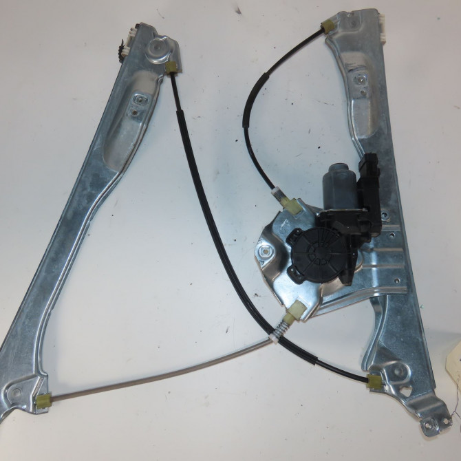 Mecanisme + moteur lève-glace avant droit occasion  Renault CLIO III (BR0/1, CR0/1) 1.5 dci (br17, cr17) (2005-2012) 5 portes   8200843597  3