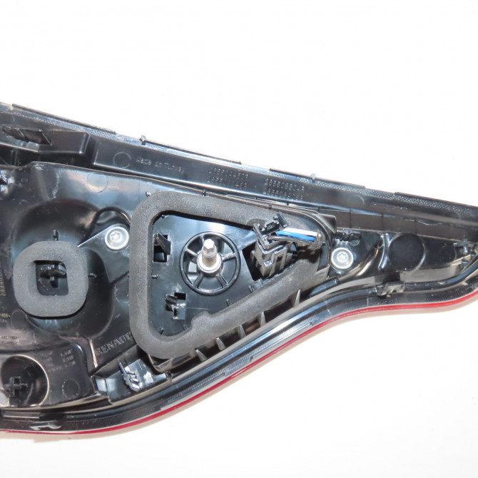 Feu arrière intérieur droit occasion  Renault CLIO V (B7_) 1.6 e-tech 140 (b7mu) (2020)   265503304R  3