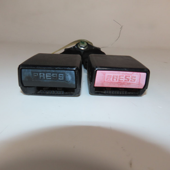 Ancrage ceinture arrière gauche occasion  Dacia SANDERO 1.5 dci (2010)   8200752494  1