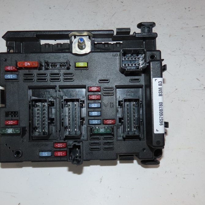 Boite a fusibles occasion  Peugeot 206+ (2L_, 2M_) 1.4 i (2lkfwa, 2mkfwa) (2009-2013) 3 portes   9657608780  1