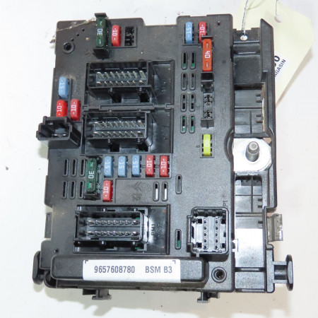 Boite a fusibles occasion  Peugeot 206+ (2L_, 2M_) 1.4 hdi eco 70 (2009-2013) 5 portes   9657608780 