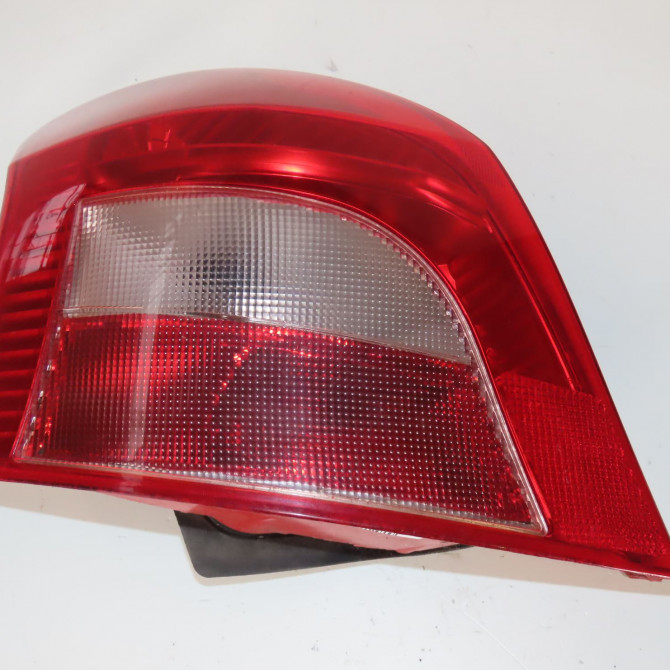 Feu arrière gauche occasion  Toyota YARIS (_P9_) 1.4 d-4d (nlp90_) (2005-2012)   815610D110  1