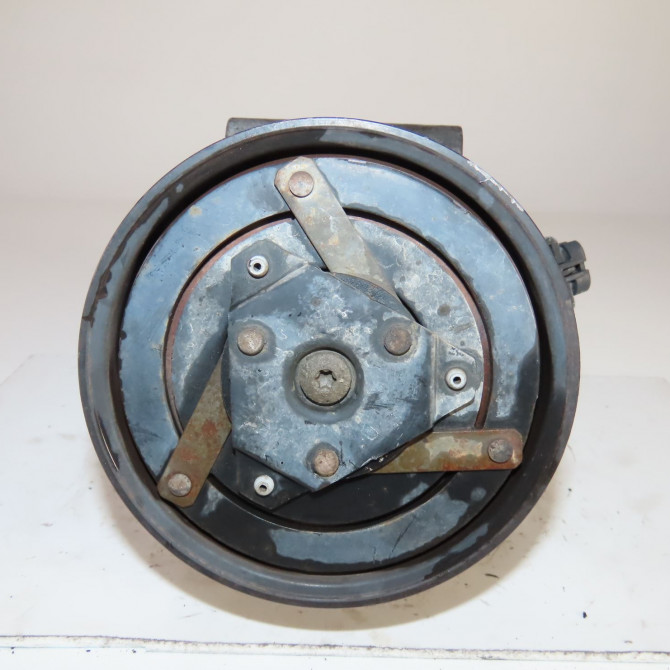 Compresseur air conditionne occasion  Renault MEGANE II (BM0/1_, CM0/1_) 1.5 dci (bm1e, cm1e) (2005-2008)   8200600110  3