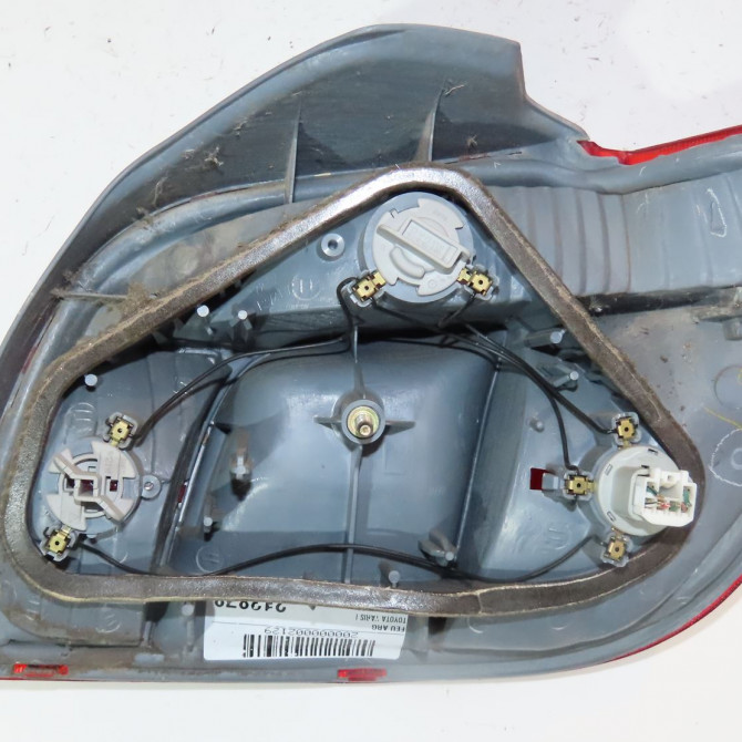 Feu arrière gauche occasion  Toyota YARIS (_P1_) 1.3 (ncp10_, scp12_) (1999-2005)   8156052130  2