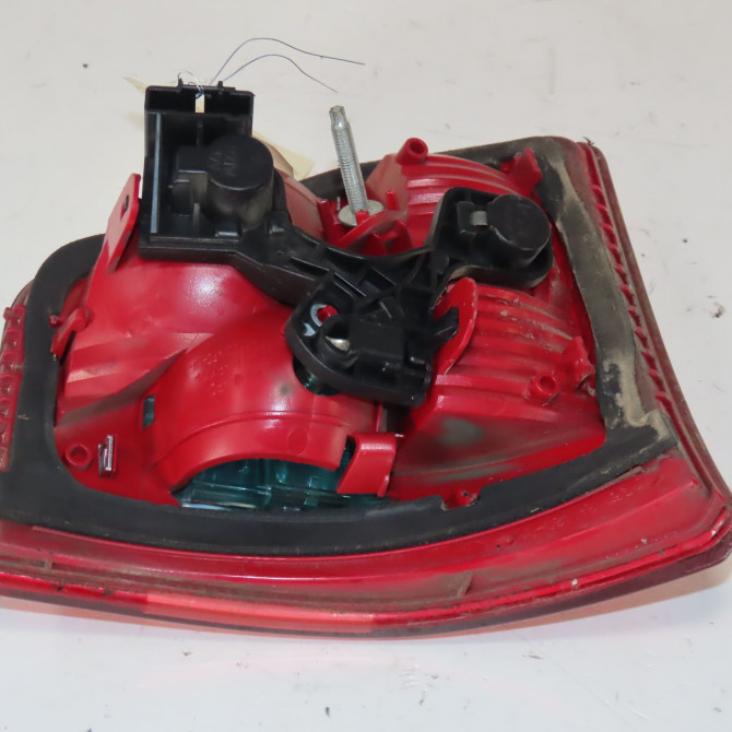 Feu arrière interieur gauche occasion  Citroën C5 III Break (RW_) 2.0 hdi 140 (2009) 5 portes   6350JX  2