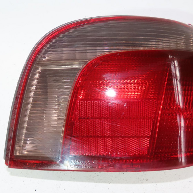 Feu arrière droit occasion  Toyota YARIS (_P1_) 1.4 d-4d (nlp10_) (2001-2005)   8155052130  1