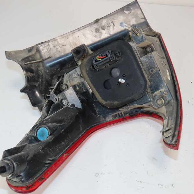 Feu arrière droit occasion  Peugeot 2008 I (CU_) 1.6 bluehdi 100 (2015)   9826730380  2