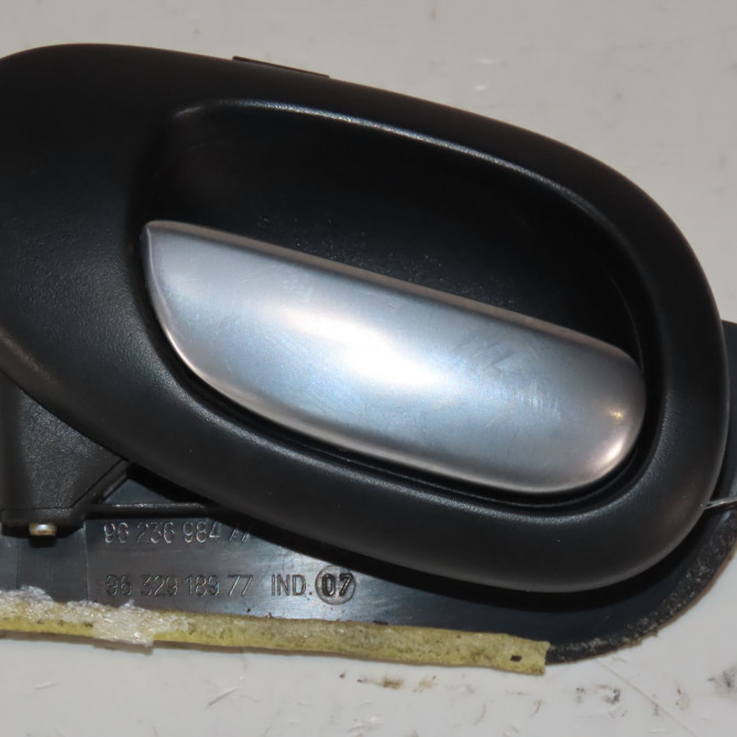 Poignee int porte avg occasion  Peugeot 206 CC (2D) 1.6 hdi 110 (2005-2007)   9143A5  1