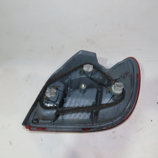 Feu arrière gauche occasion  Toyota YARIS (_P1_) 1.4 d-4d (nlp10_) (2001-2005)   8156052320  2