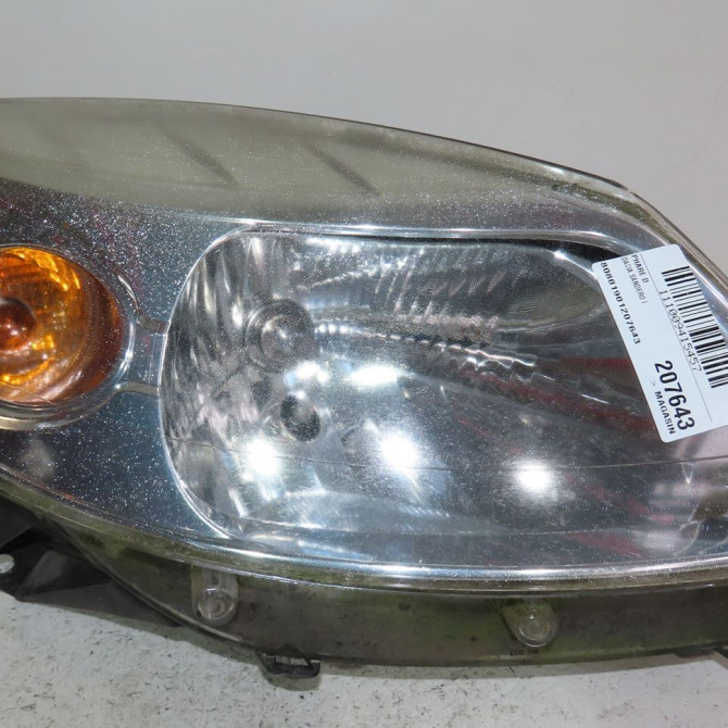 Phare droit occasion  Dacia SANDERO 1.4 mpi lpg (2009)   8200733877  1
