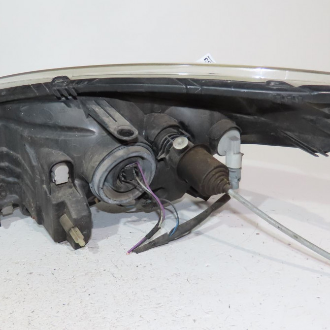 Phare droit occasion  Dacia SANDERO 1.2 16v (2008) 5 portes   8200733877  3