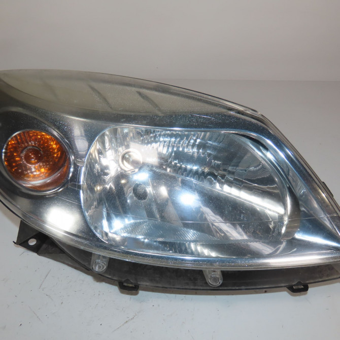 Phare droit occasion  Dacia SANDERO 1.4 mpi lpg (2009)   8200733877  1