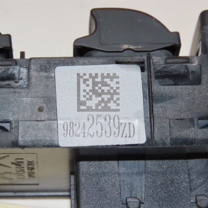 Commande lève-glace porte avant gauche occasion  Peugeot 2008 I (CU_) 1.6 bluehdi 100 (2015)   98242539ZD  2