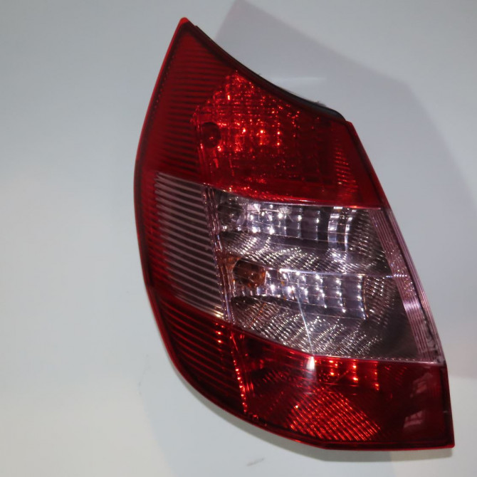 Feu arrière gauche occasion  Renault SCÉNIC II (JM0/1_) 1.6 (jm0c, jm0j, jm1b) (2003-2006) 5 portes   8200127704  1