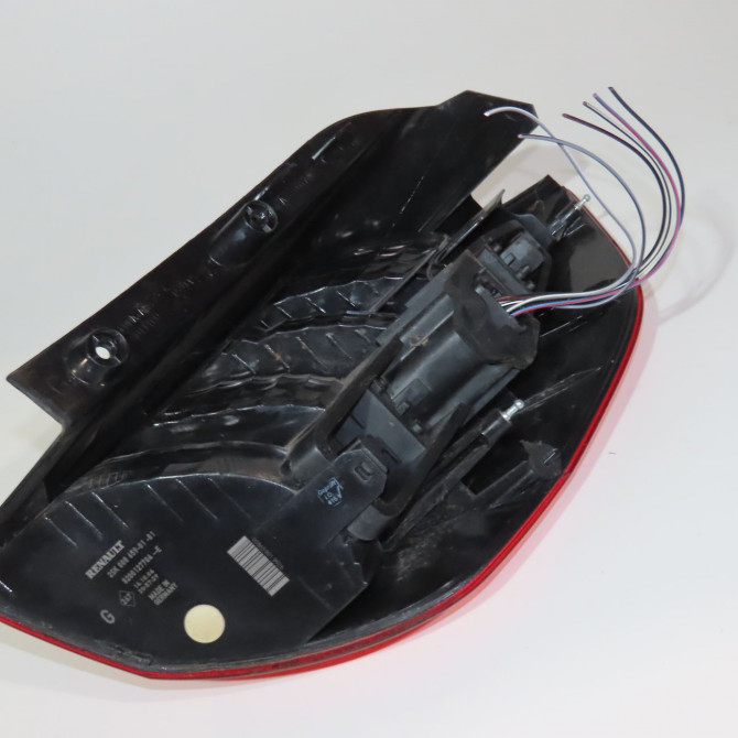 Feu arrière gauche occasion  Renault SCÉNIC II (JM0/1_) 1.6 (jm0c, jm0j, jm1b) (2003-2006) 5 portes   8200127704  3