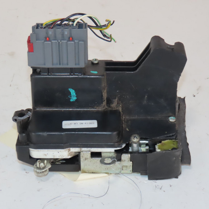 Serrure porte avg occasion  Ford FIESTA V (JH_, JD_) 1.4 tdci (2001-2008) 5 portes   1372467  1