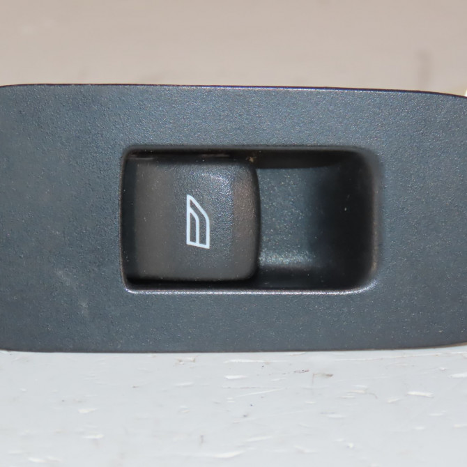 Commande lève-glace porte avant droite occasion  Volvo V40 Cross Country (526) D2 (2012-2016)   31394840  1