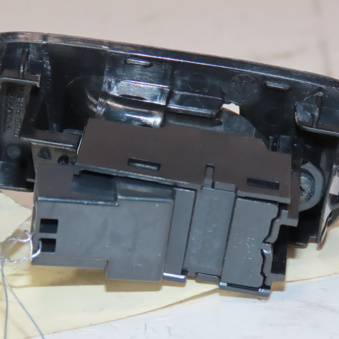 Commande lève-glace porte avant droite occasion  Volvo V40 Cross Country (526) D2 (2012-2016)   31394840  3