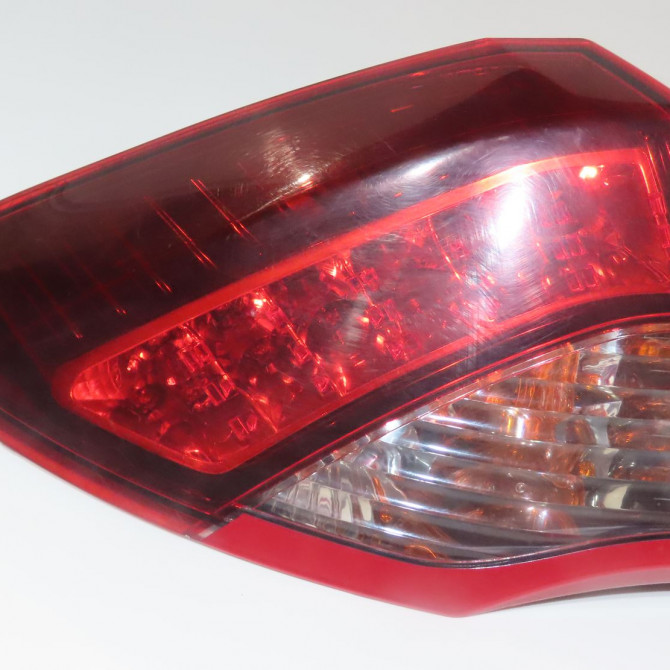 Feu arrière gauche occasion  Renault LAGUNA III (BT0/1) 2.0 dci (bt07, bt0j, bt14, bt1a, bt1s) (2007-2015) 5 portes   265554712R  1